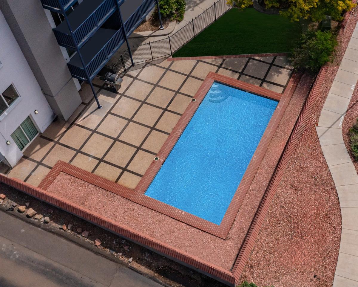 Broadmoor Park Terrace Image 12