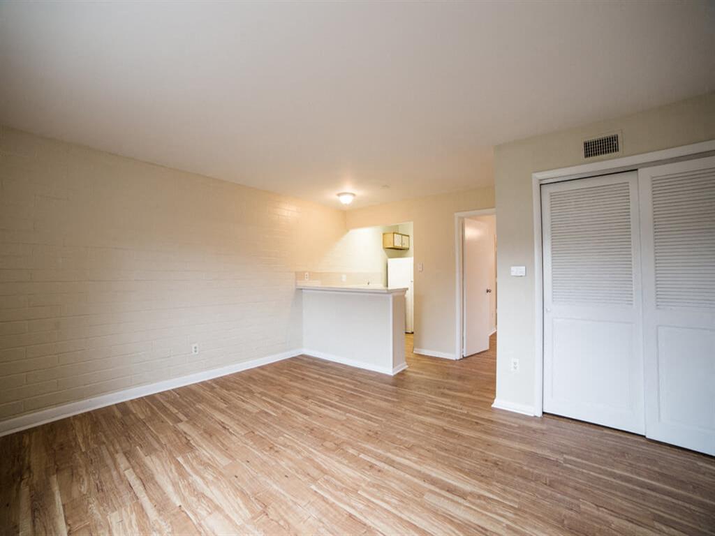 Monon Living Image 74