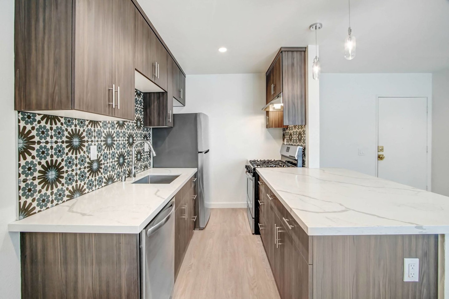 Hollywood Hills Apartments Image 3