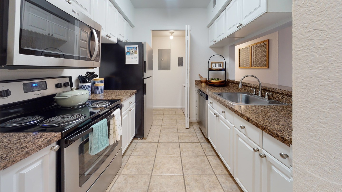 Pine Ridge Apartments Image 1