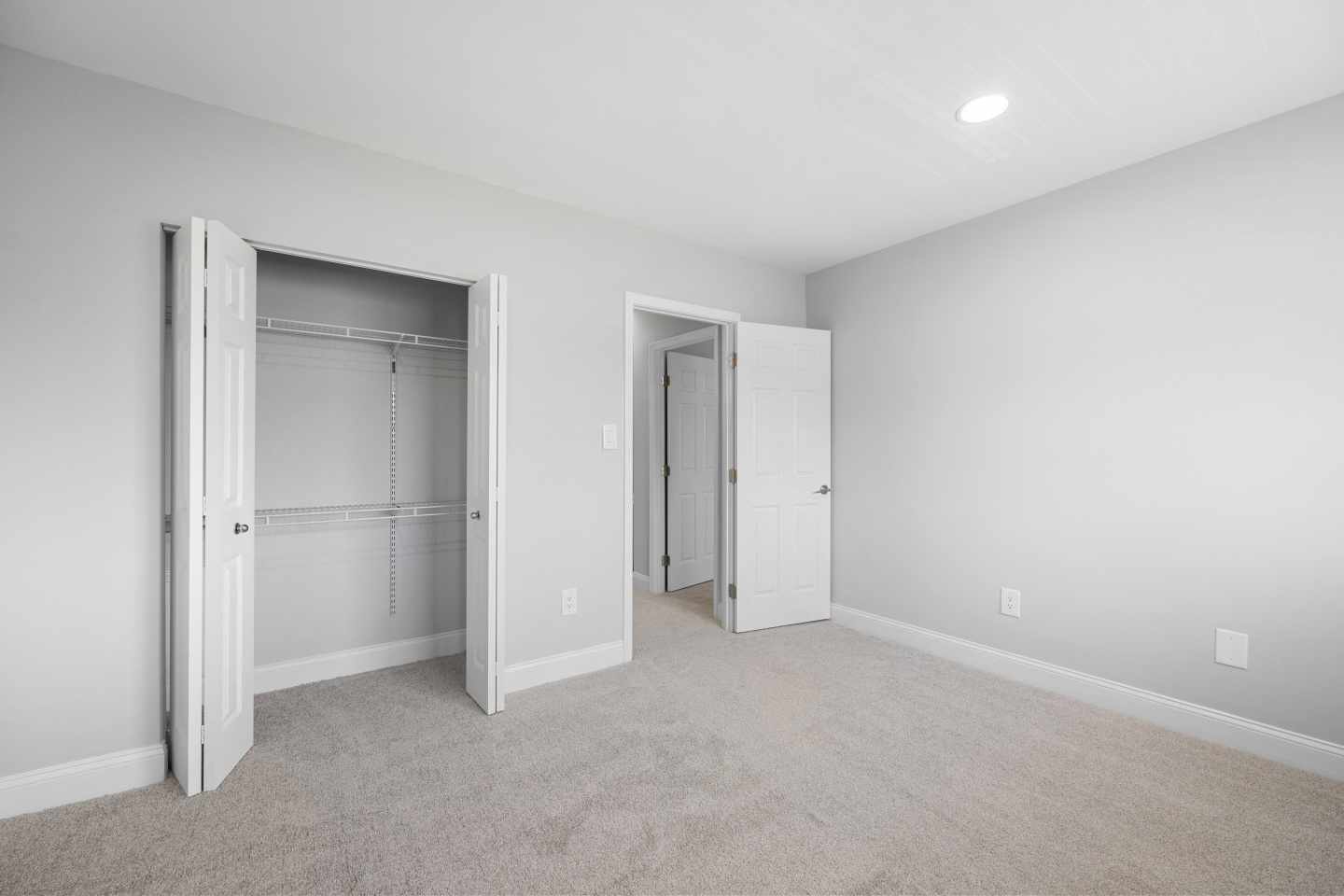 Gainsborough Court, Churchill Mews, and Copperfield Square Apartments & Townhomes Image 16