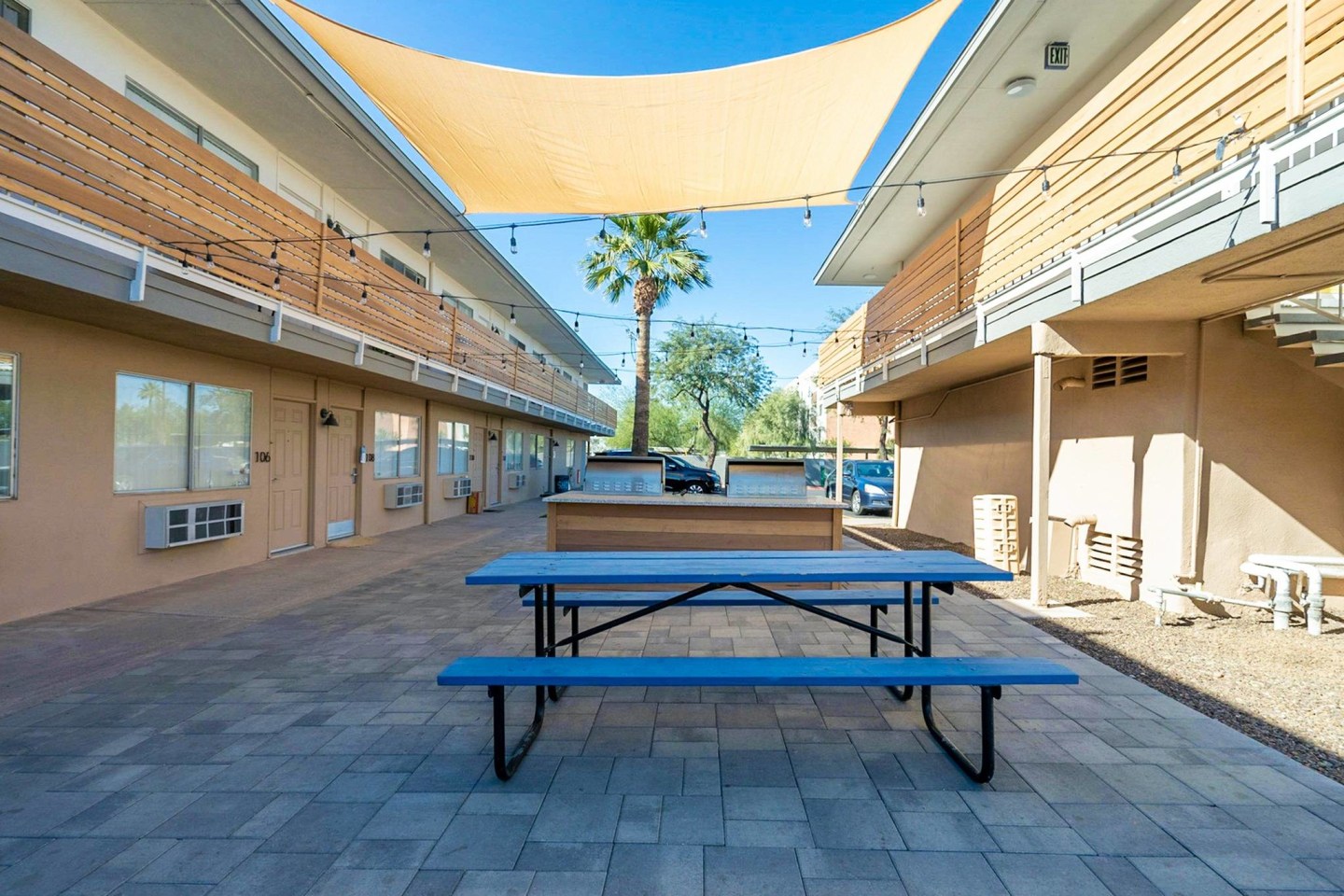Sunset Sound Studio Apartments Image 17