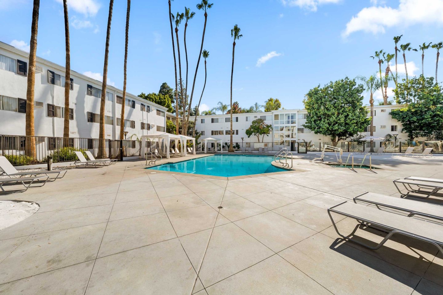 Summerview Beach Resort Luxury Apartments Image 25