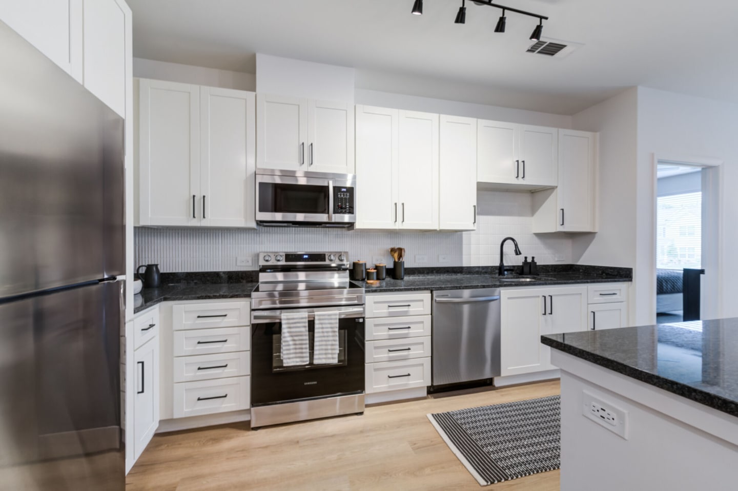 Taryn at 401 Image 8