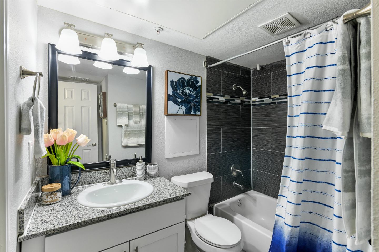 The Broadway Apartment Homes Image 10