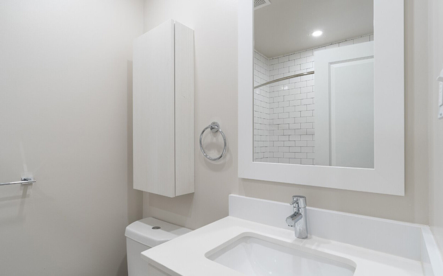 Donna Court Apartments Image 14