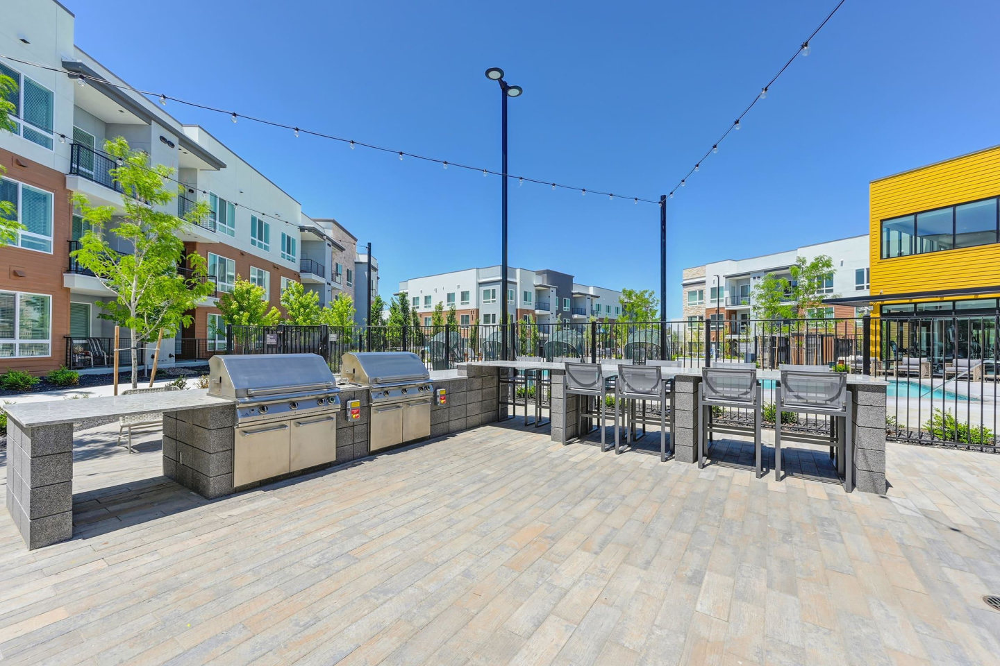Halcyon Apartments Image 64