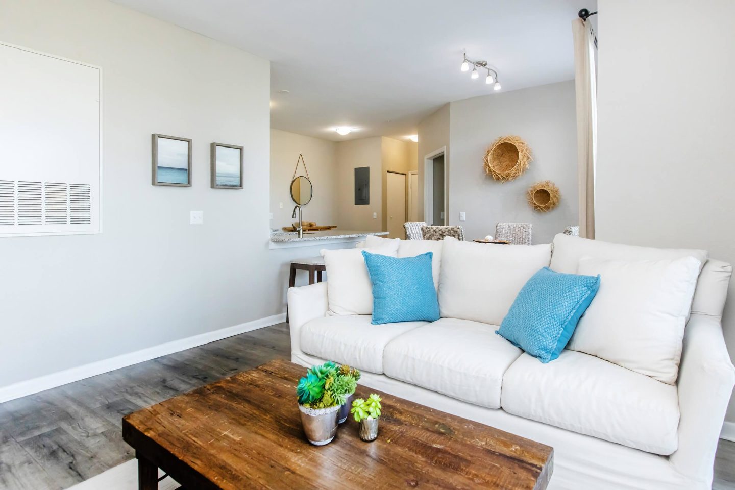 Lake House Apartments Image 36
