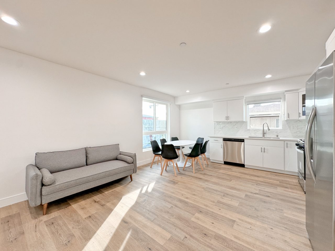 1529-1531 W 35th Pl - Co-Living Image 11