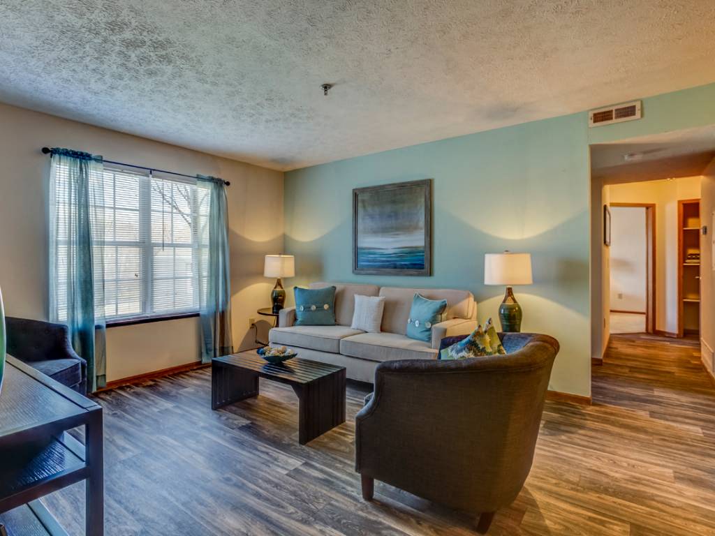 Lake Forest Apartments Image 3