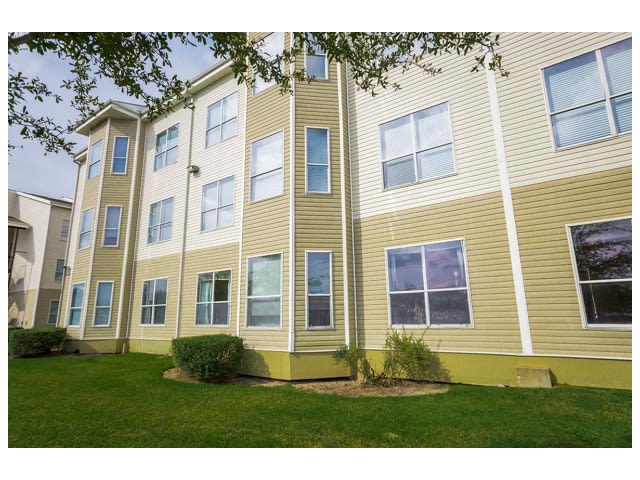 Catalina Village Apartment Homes Image 3