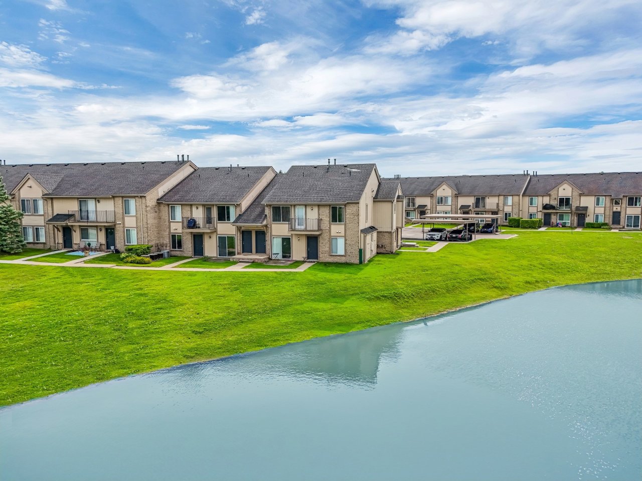 Lakeside Terraces Image 32