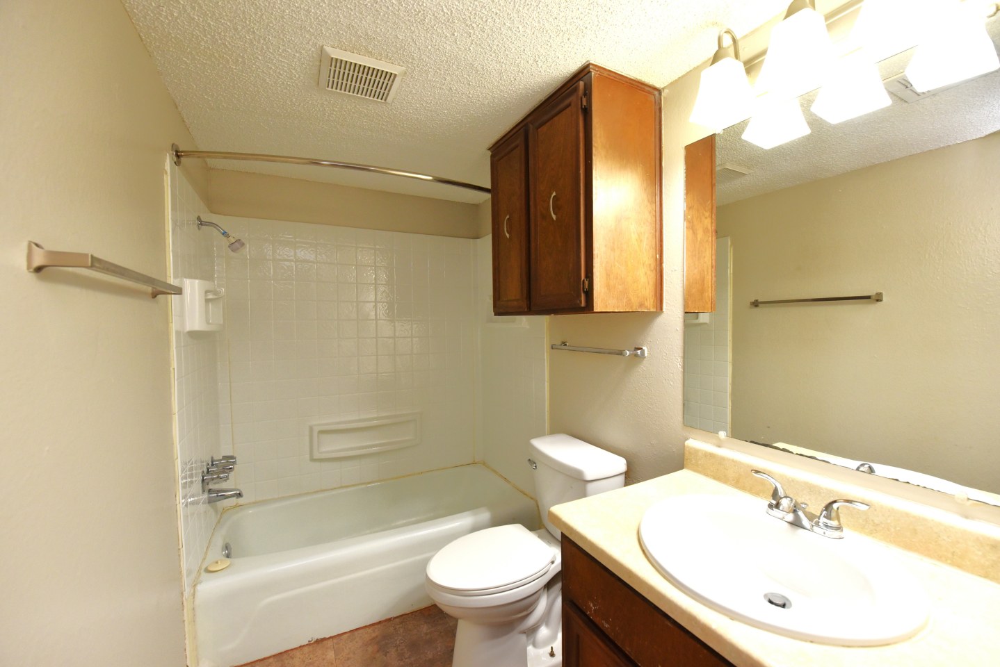 Raintree Meadows Apartment Homes Image 11