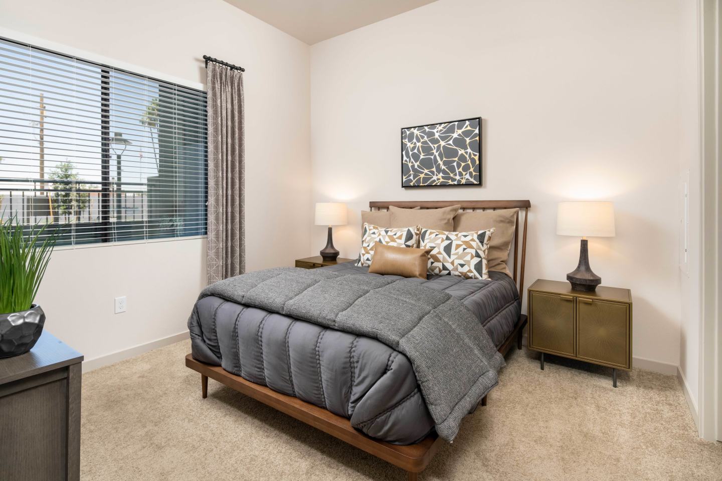 NOVO Broadway Apartments Image 6