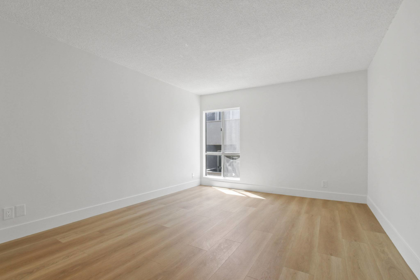 10310 Regent Apartments Image 11