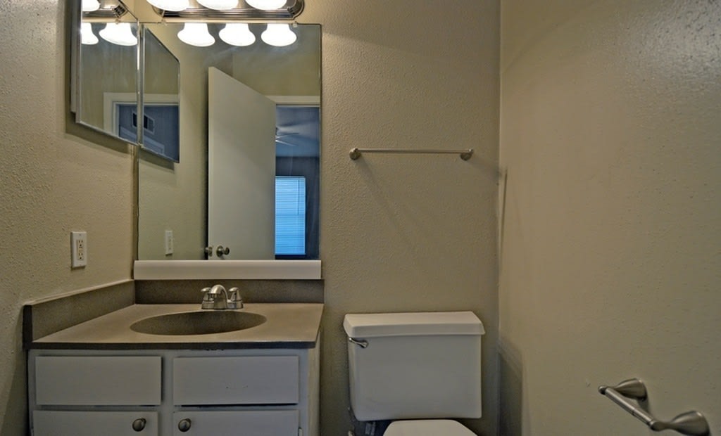 The Waters Apartment Homes Image 5