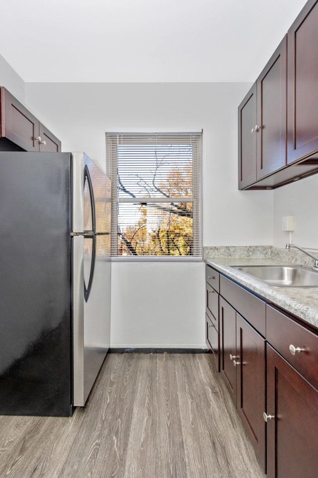Emerald Apartments Image 11