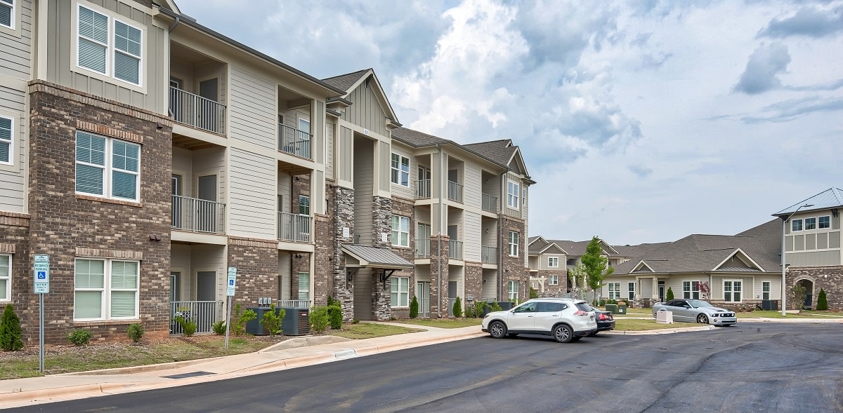 Pines at Glen Laurel Luxury Apartments Image 11
