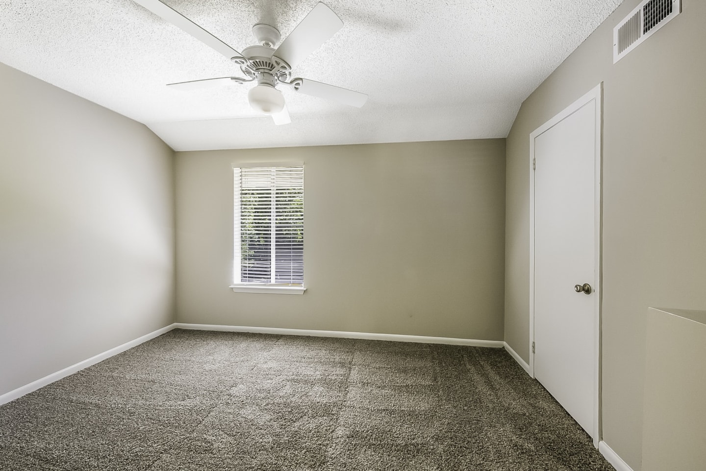 Pine Ridge Apartments Image 20