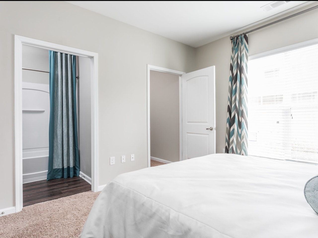 Aston Apartments Image 10