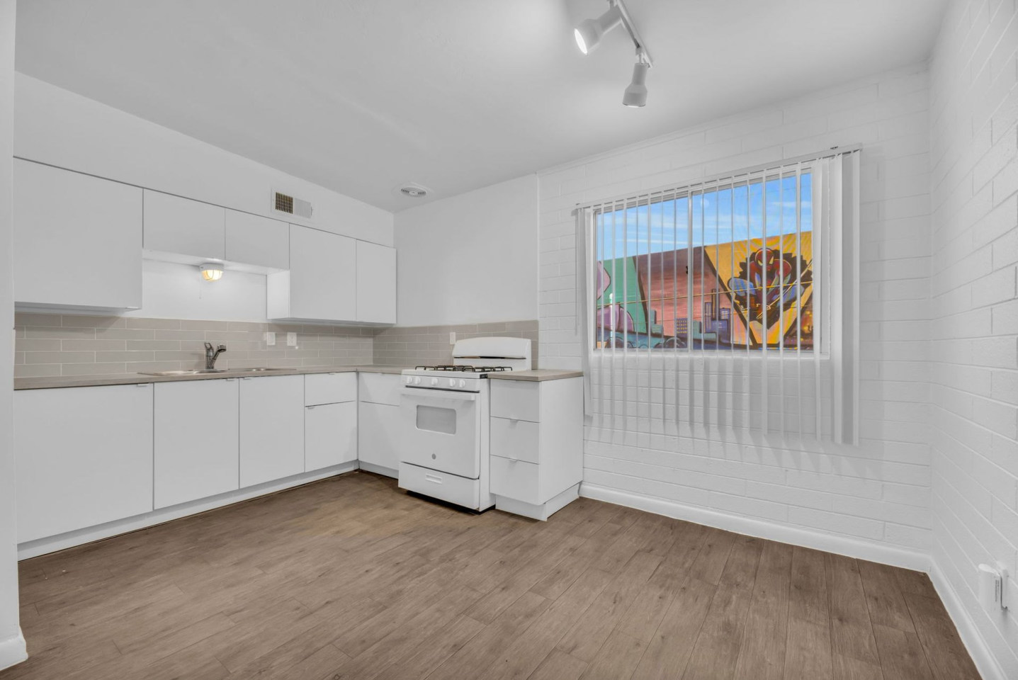 U Apartments @ Melrose Image 3