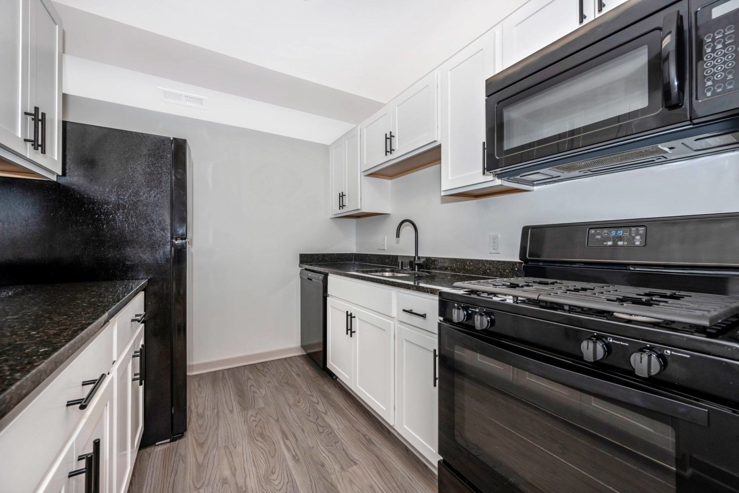 Hilltop Apartments Image 19
