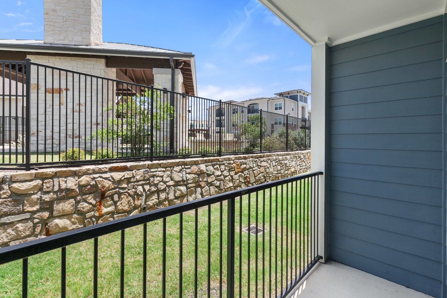Sadler House Luxury Apartment Homes Image 6