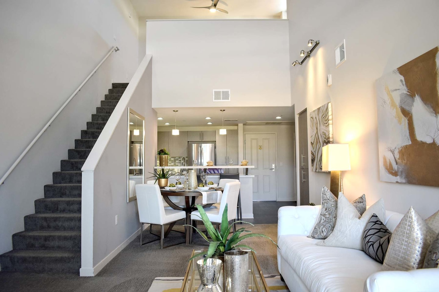 360 Luxury Apartments Image 32