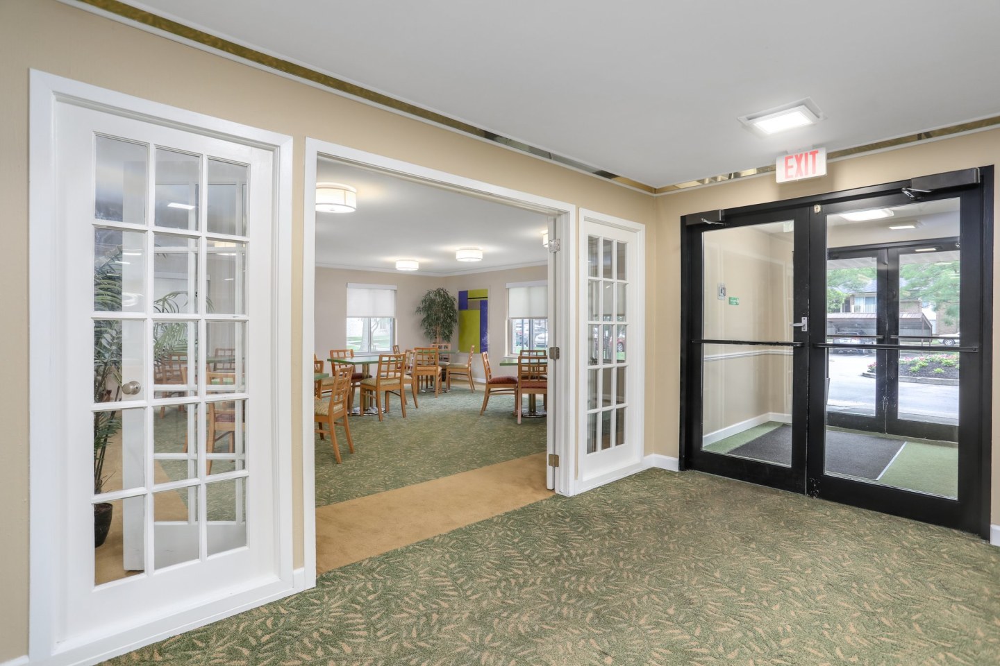 Farmington Oaks Image 26