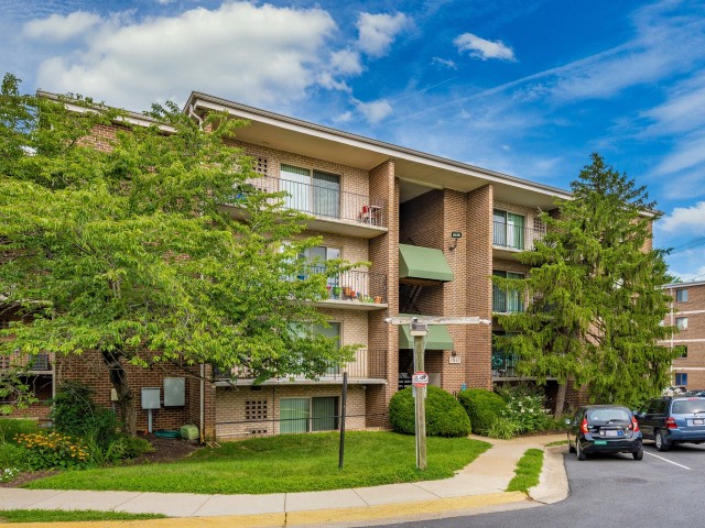 Azalea Apartments Image 16
