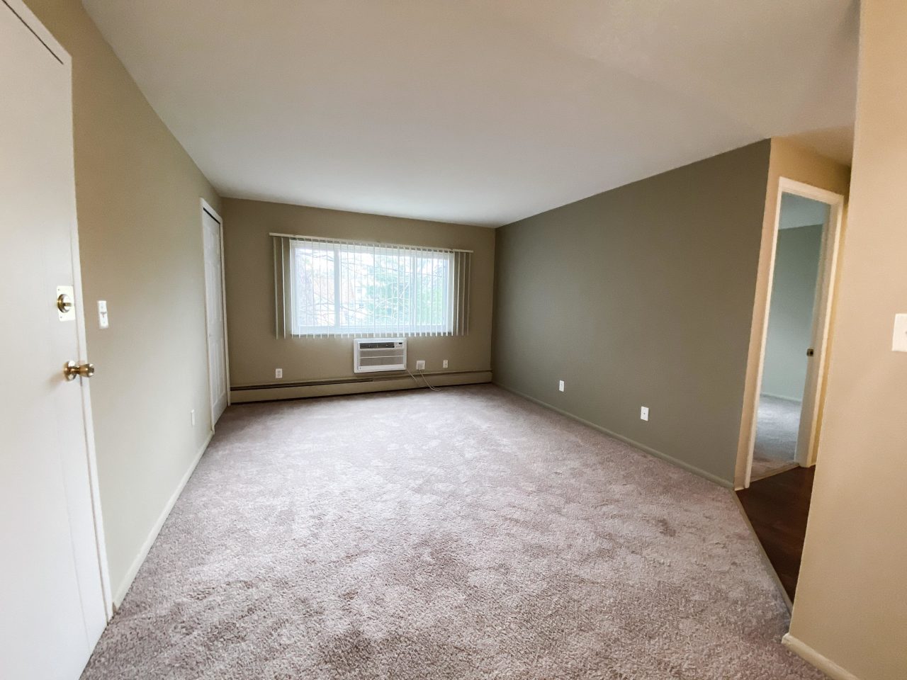 Holland Gardens Apartments Image 20