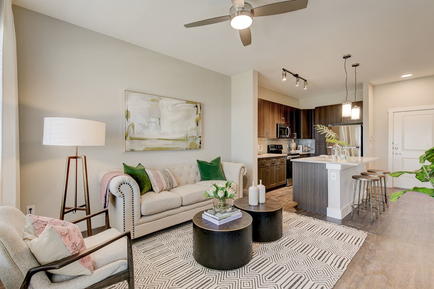 35 West at Champions Circle Apartments Image 6
