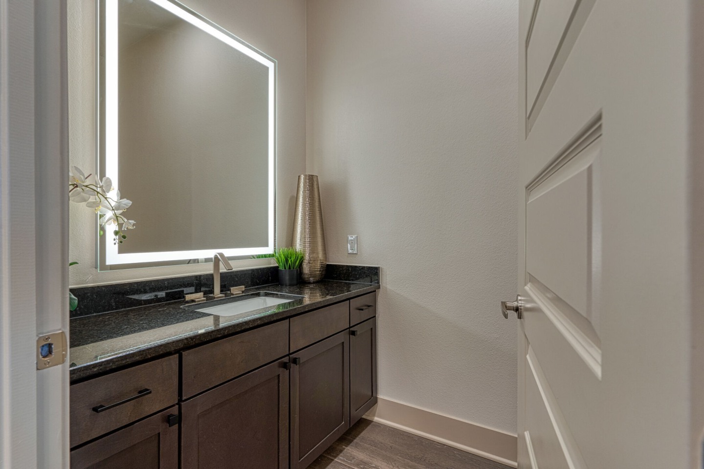 Residences at The Grove Image 45