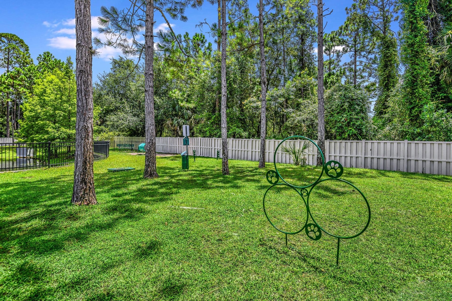 Hawthorne Village Image 25