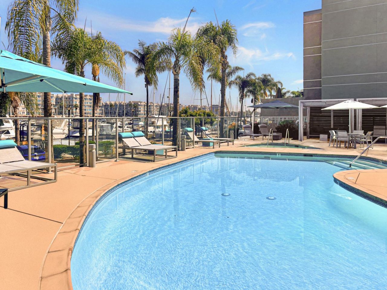 Harborside Marina Bay Image 18