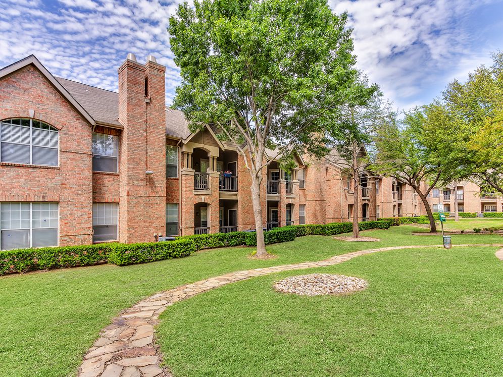 Waterford Court Apartments Image 15