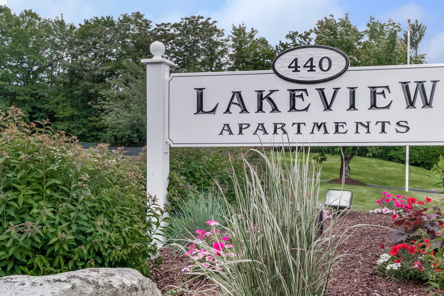Lakeview Apartments Image 1
