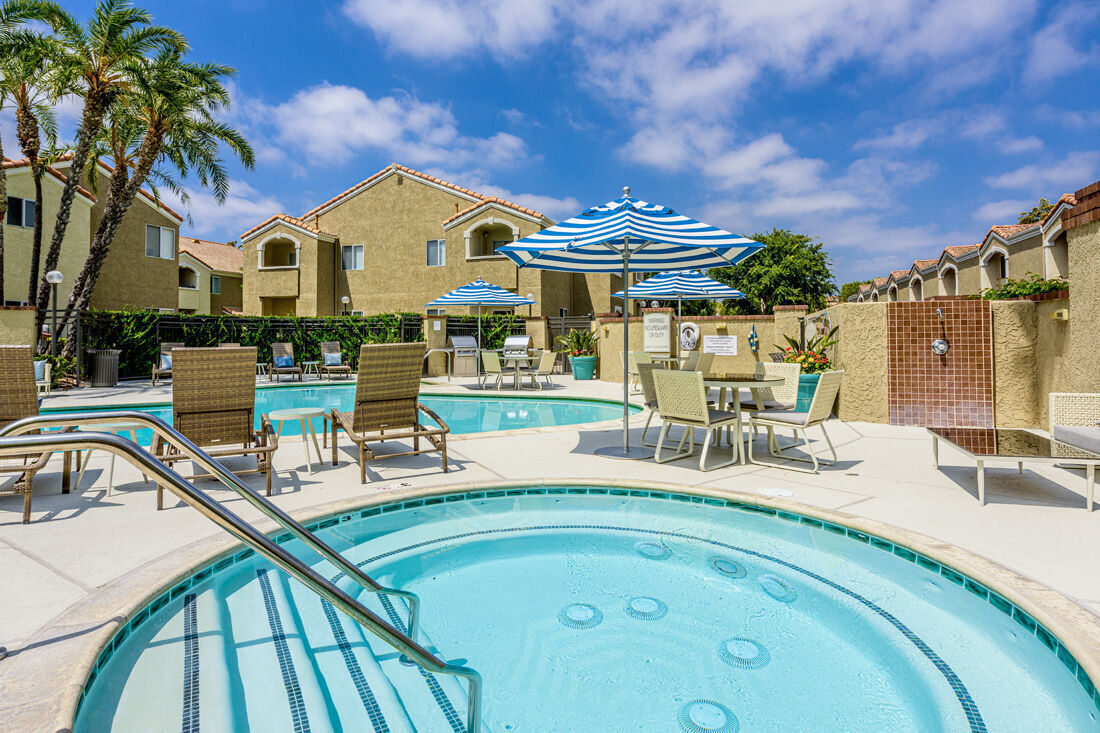 El Paseo Apartment Homes Image 3