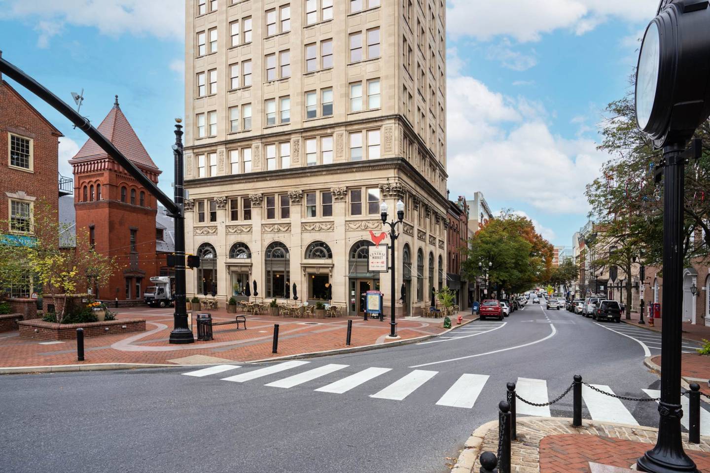 202 Queen Image 6