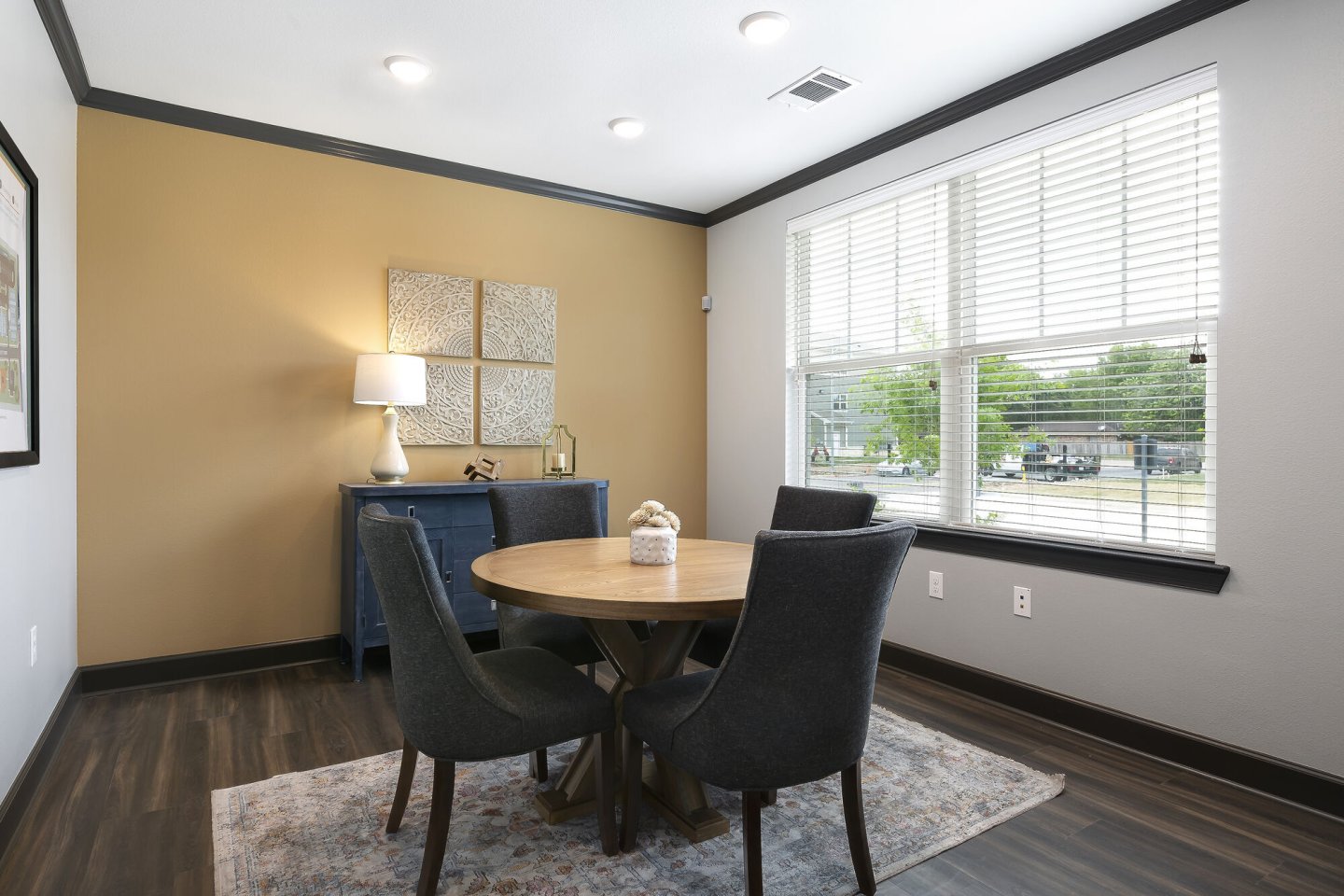 Pointe at Crestmont Apartments - Affordable Housing Image 9