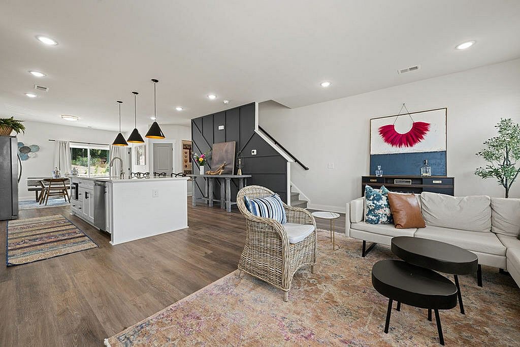 Blu South Townhomes Image 33