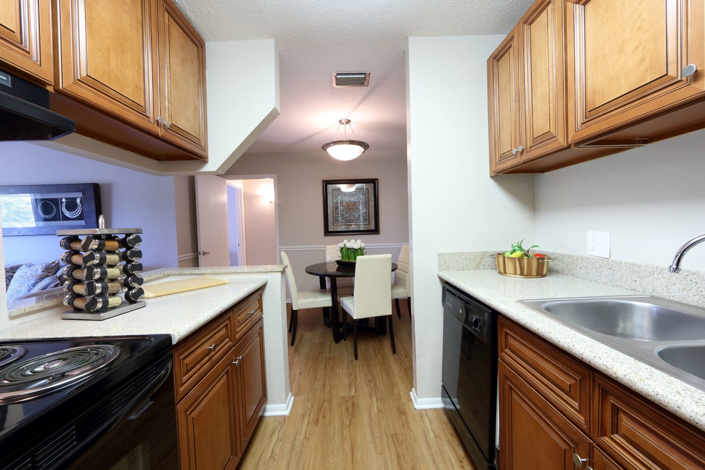 Diamond Lakes Apartment Homes Image 5