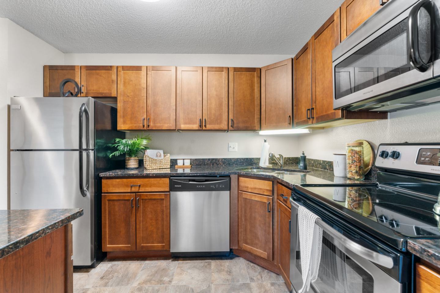 Cedars Lakeside Image 2