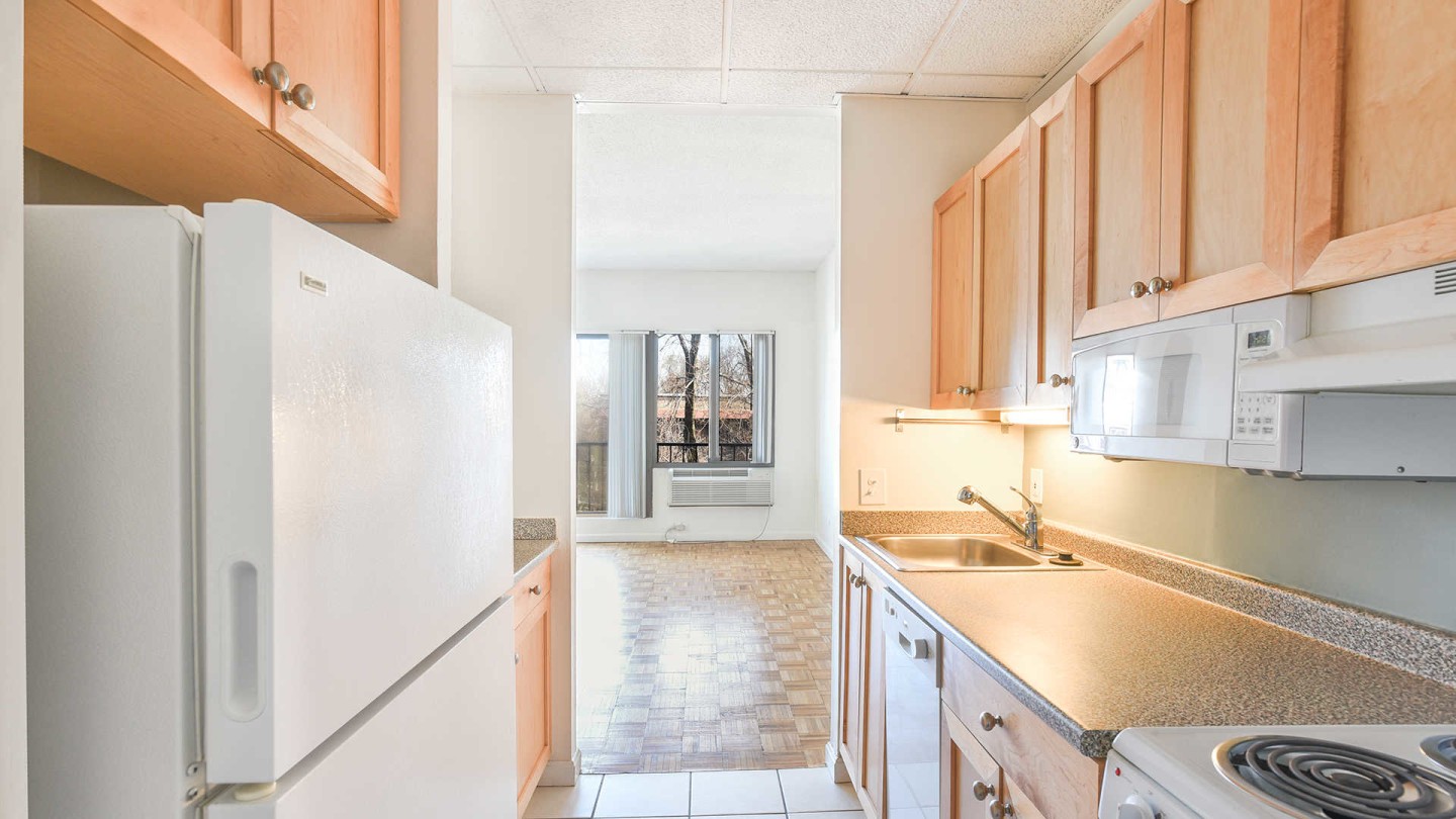 929 House Image 18