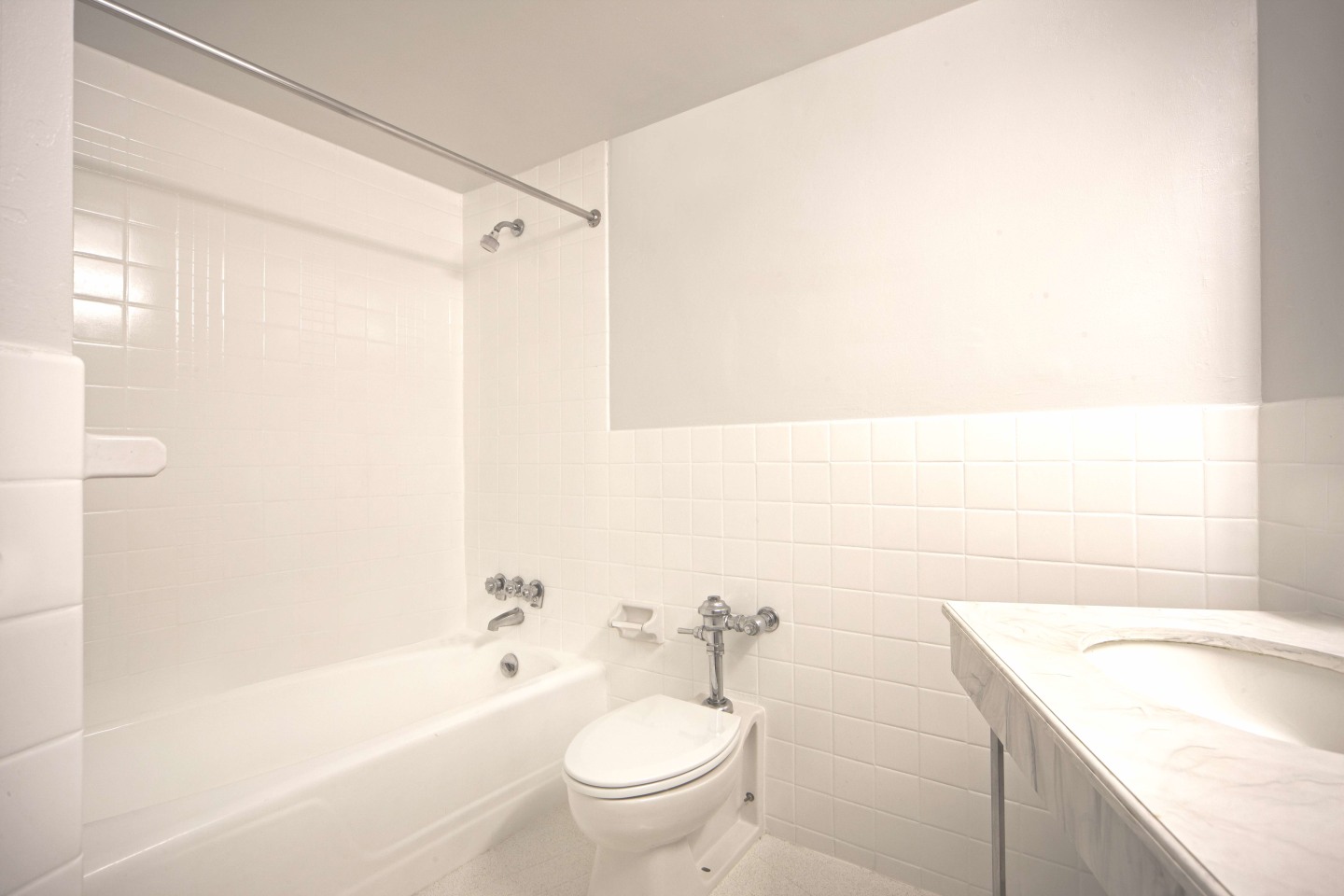 Newport West Apartments Image 15