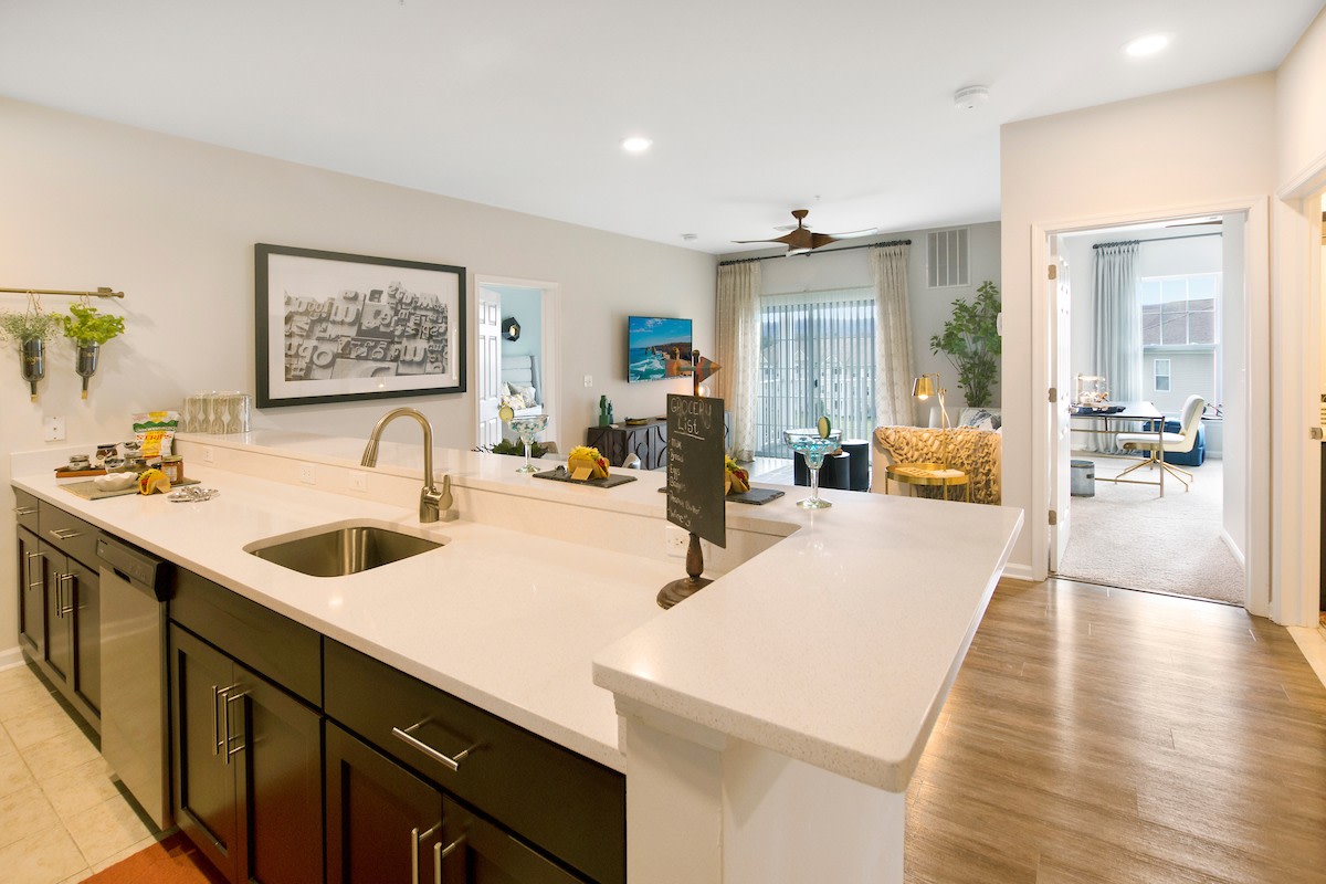 Woodmont Mews Apartments Image 14