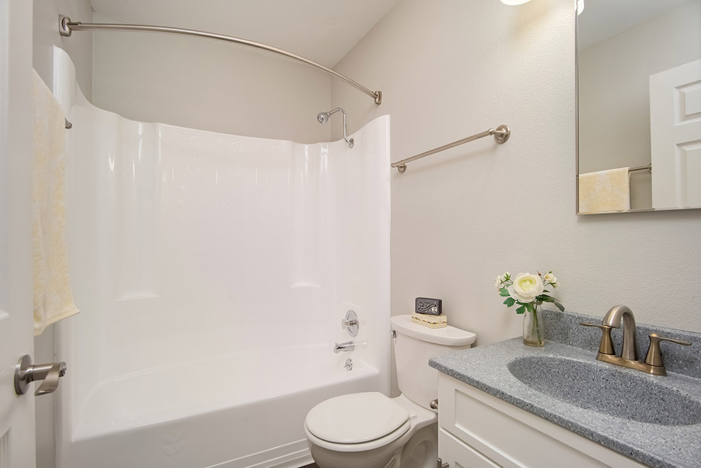 St. Charles Oaks Apartments Image 38