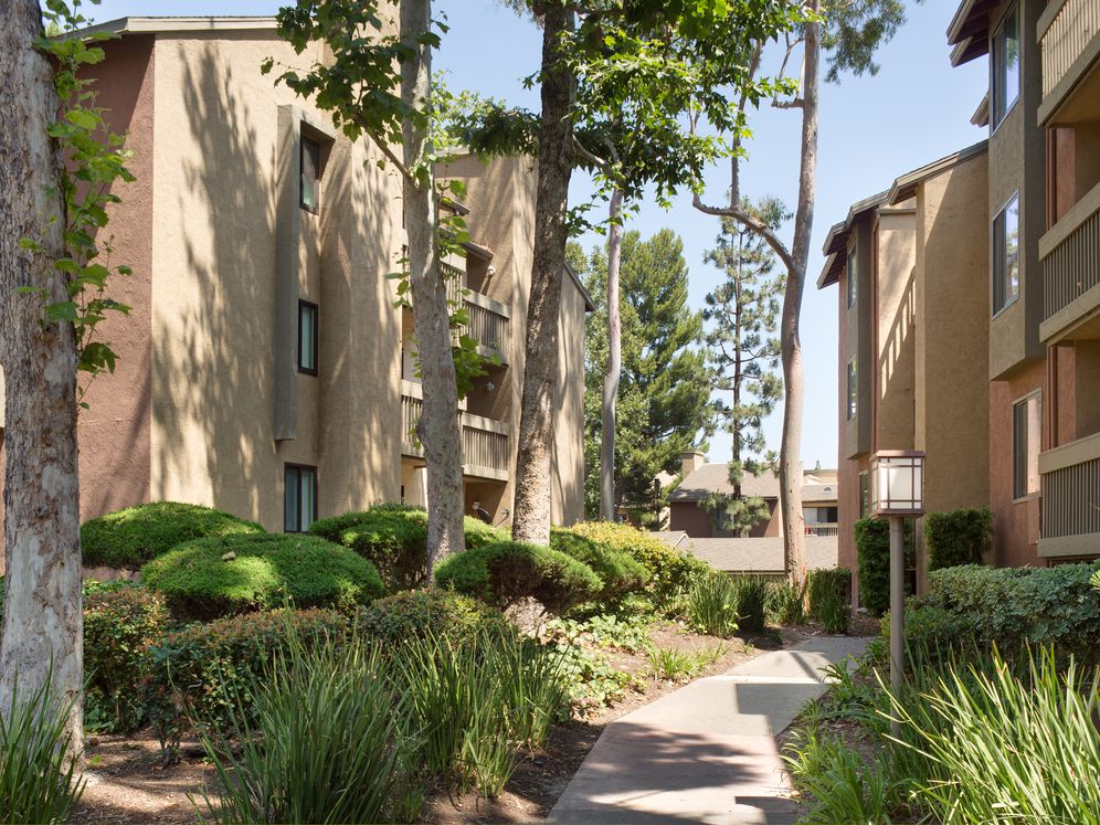 eaves Lake Forest Image 28