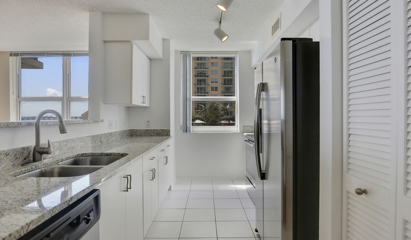 Yacht Club at Brickell Apartments Image 7