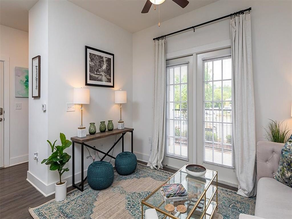 Exchange at 1105 Image 8